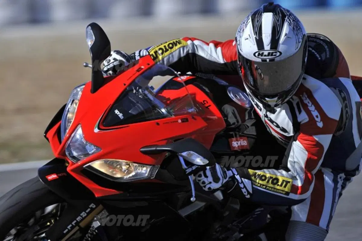 Test. Aprilia RSV4 Factory APRC Special Edition (3)