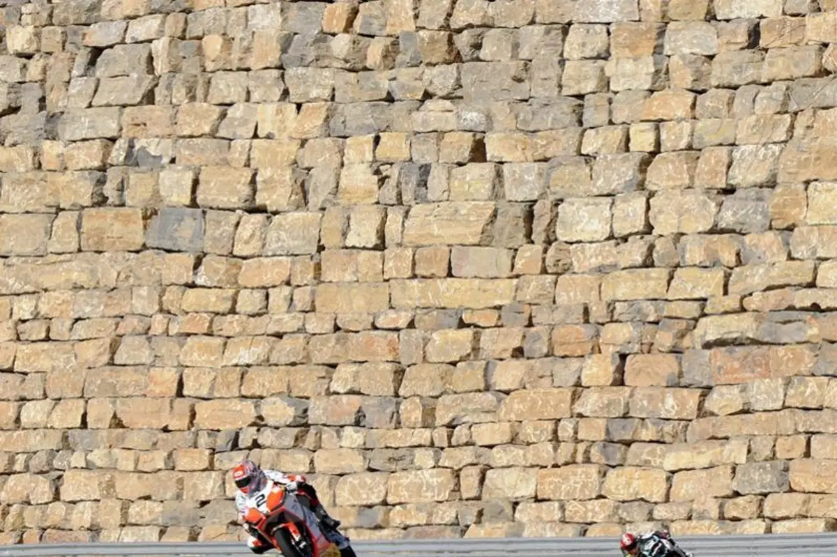 Checa è il più veloce sul circuito di Aragon (6)