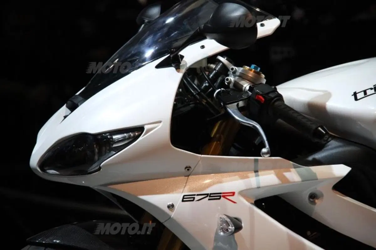 Triumph Daytona 675R. Dalla strada alla pista
