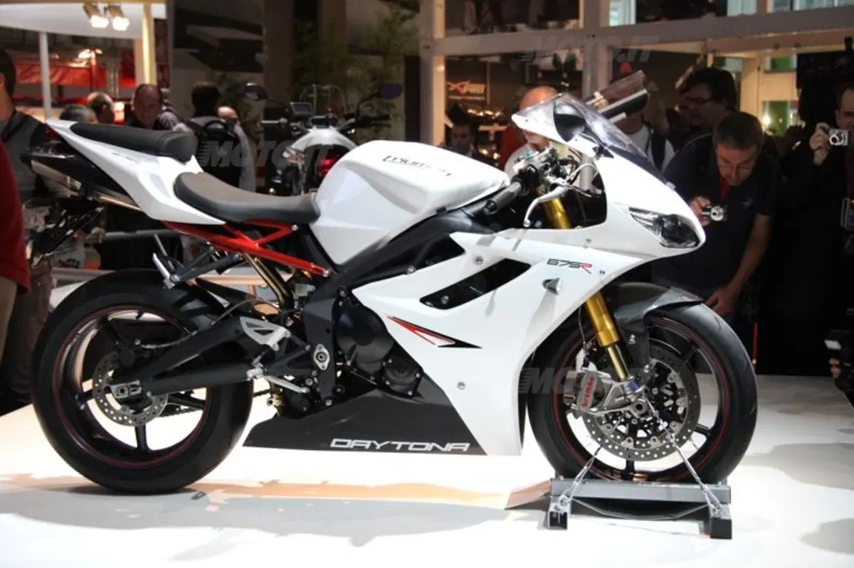 Triumph Daytona 675R. Dalla strada alla pista (2)