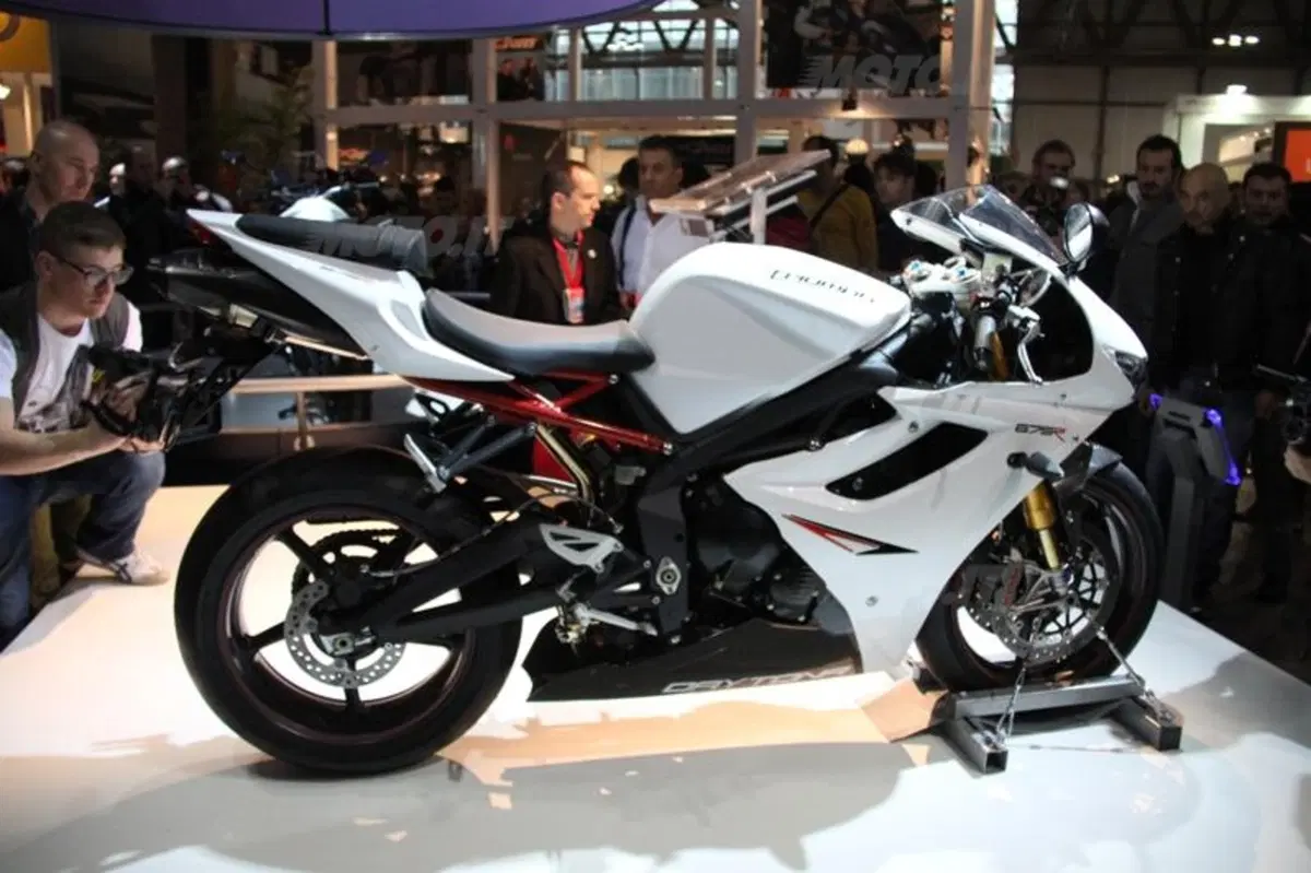 Triumph Daytona 675R. Dalla strada alla pista (3)