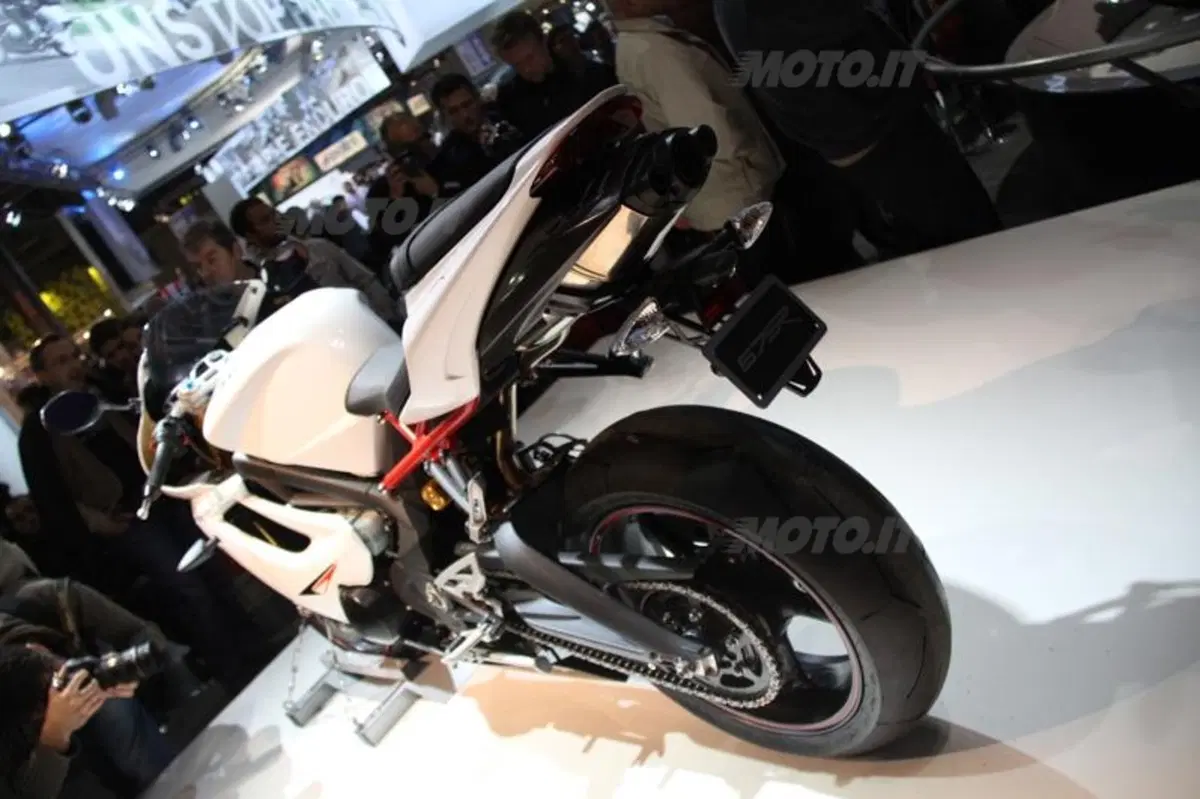 Triumph Daytona 675R. Dalla strada alla pista (4)