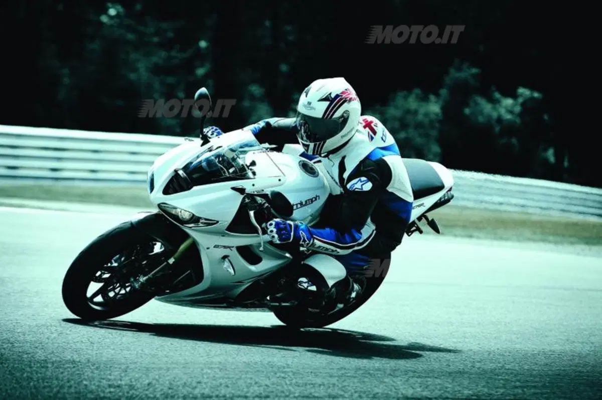 Triumph Daytona 675R. Dalla strada alla pista (7)