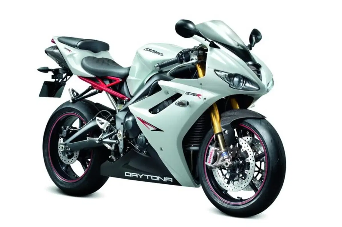 Triumph Daytona 675R. Dalla strada alla pista (11)