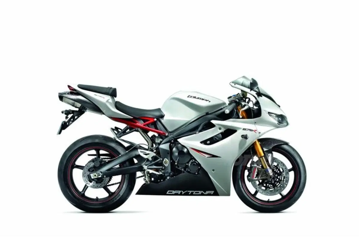 Triumph Daytona 675R. Dalla strada alla pista (13)