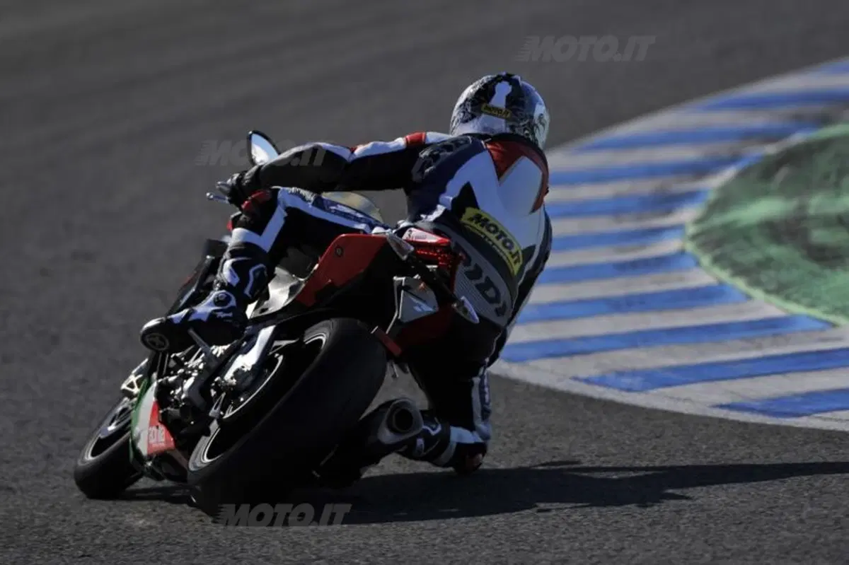 Aprilia RSV4 Factory APRC Special Edition  (3)