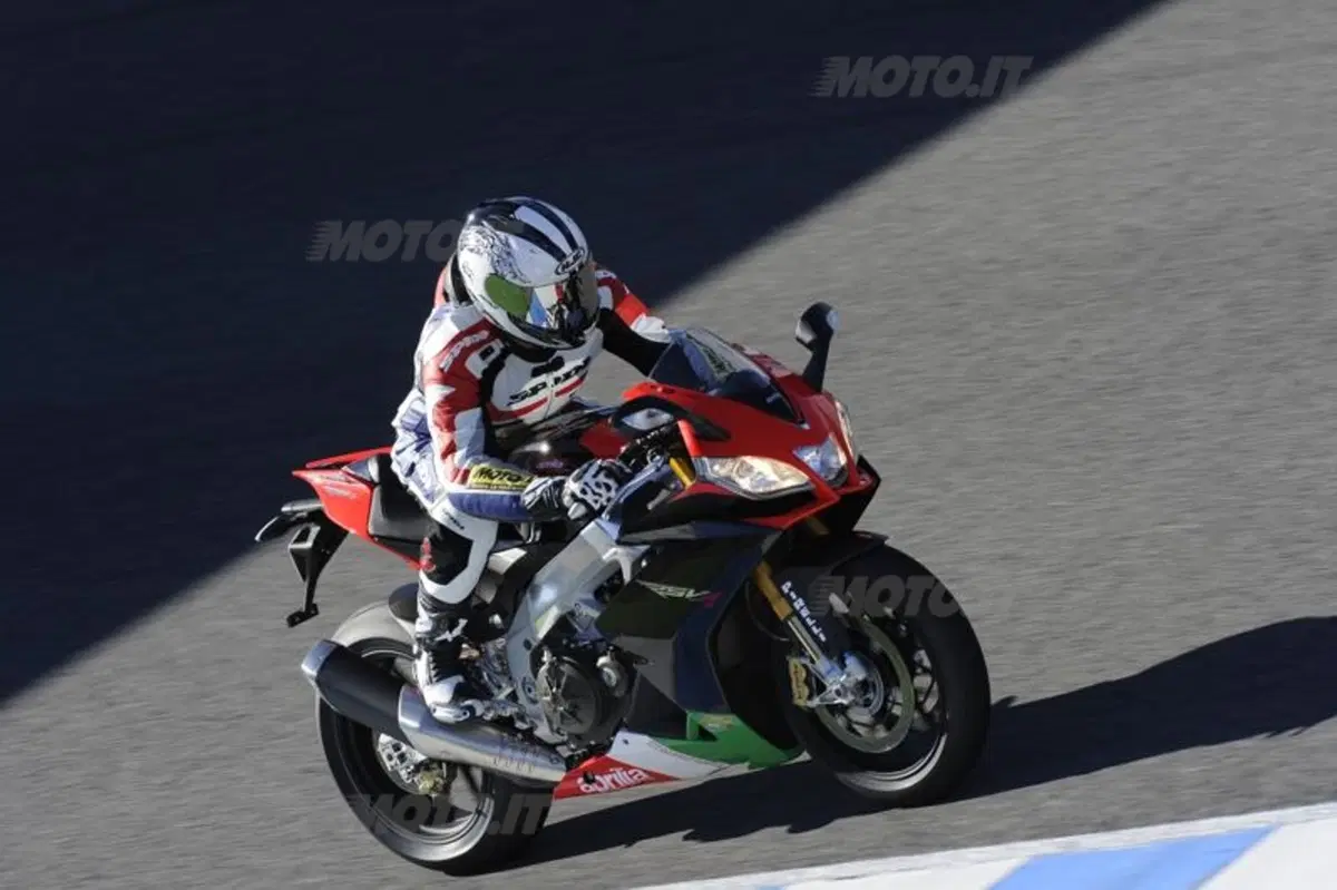 Aprilia RSV4 Factory APRC Special Edition  (4)