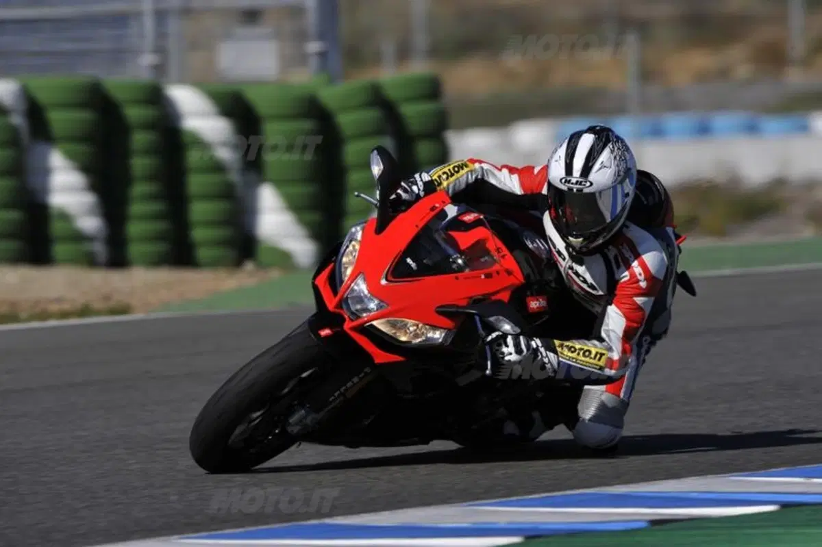 Aprilia RSV4 Factory APRC Special Edition  (7)