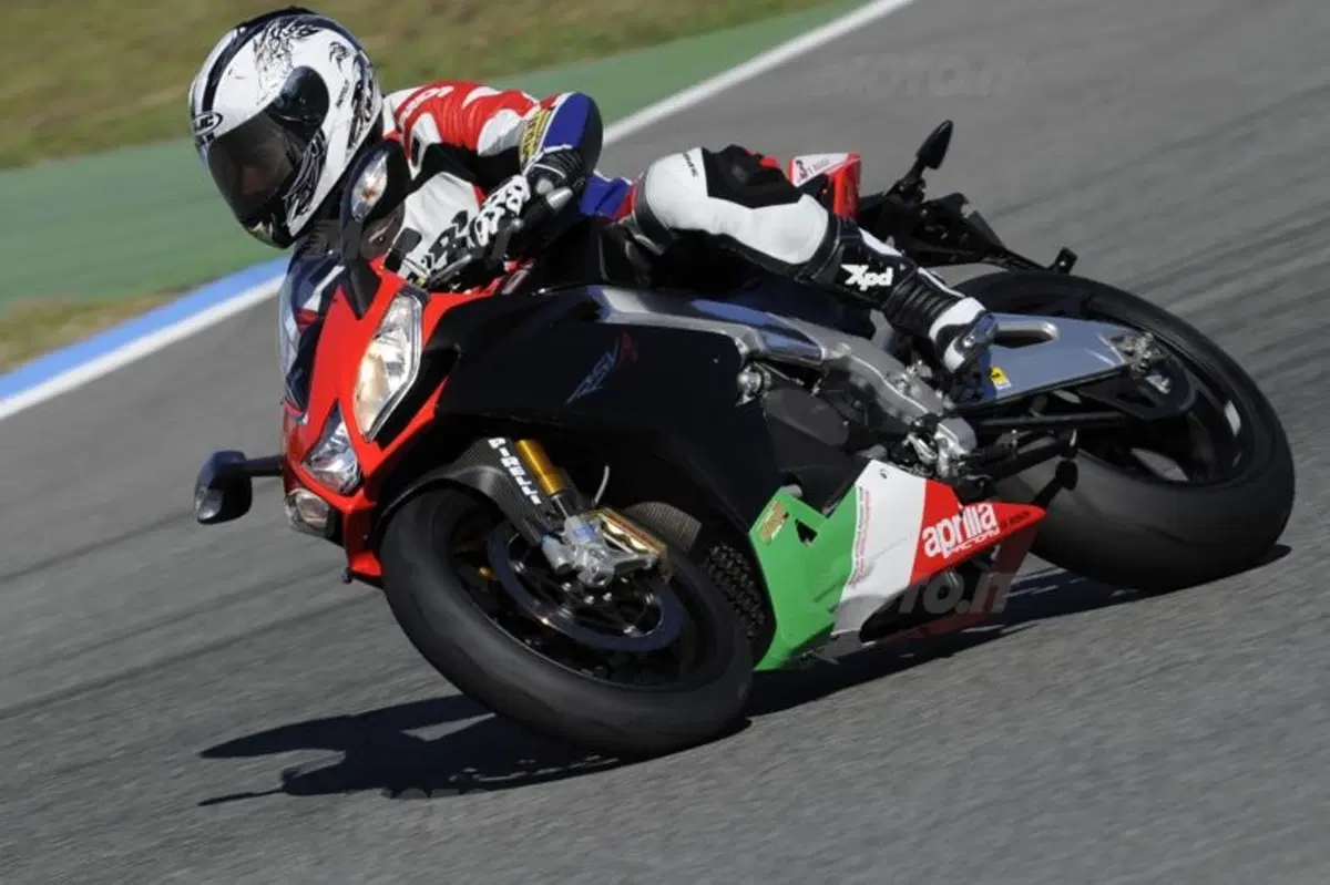 Aprilia RSV4 Factory APRC Special Edition  (9)