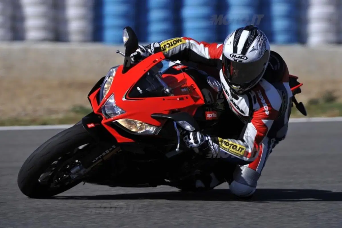 Aprilia RSV4 Factory APRC Special Edition  (11)