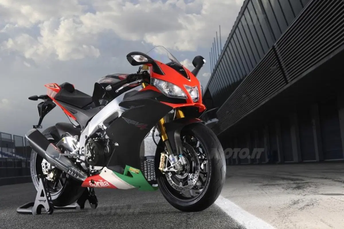 Aprilia RSV4 Factory APRC Special Edition  (15)