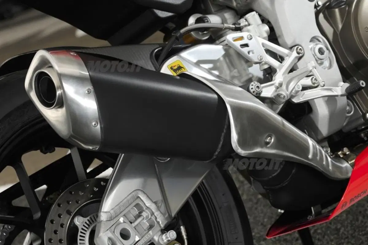 Aprilia RSV4 Factory APRC Special Edition  (16)