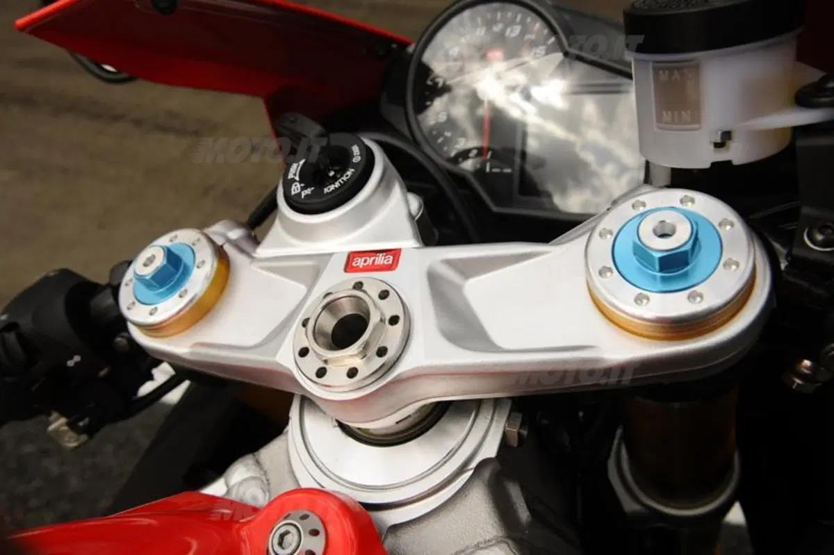 Aprilia RSV4 Factory APRC Special Edition  (21)