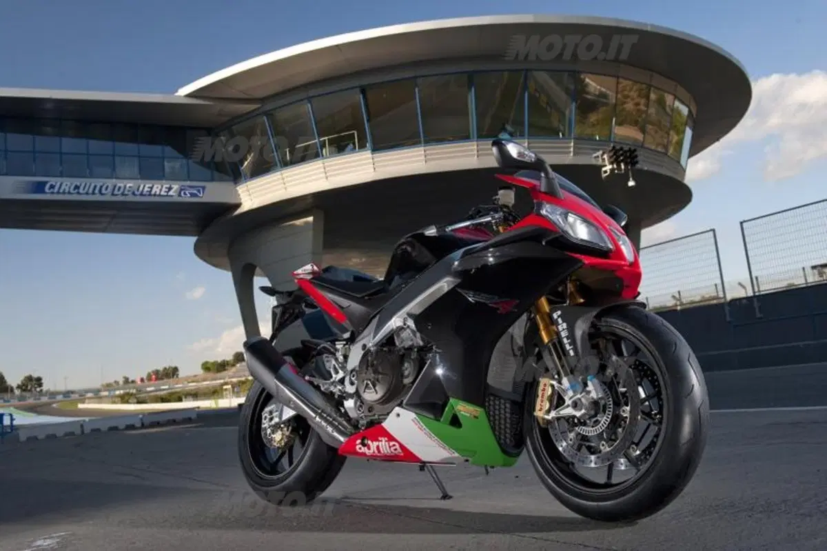 Aprilia RSV4 Factory APRC Special Edition  (22)