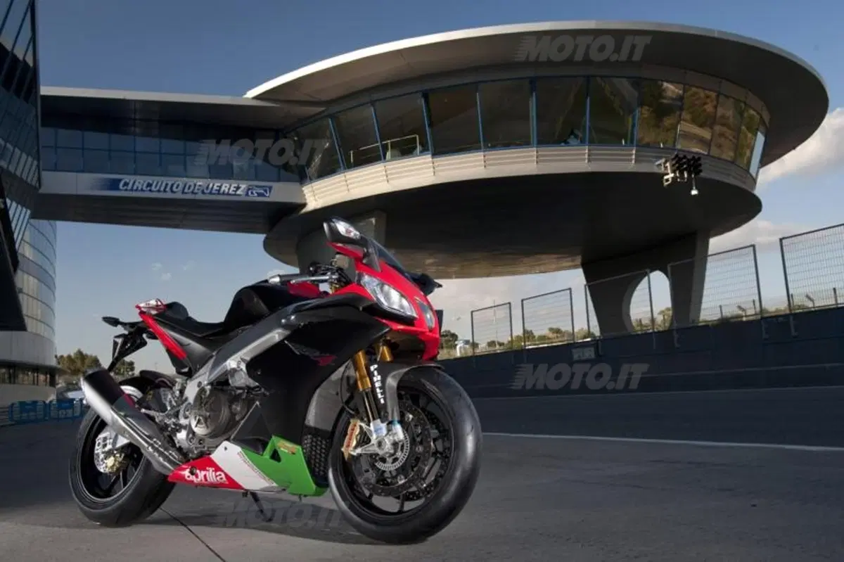 Aprilia RSV4 Factory APRC Special Edition  (23)