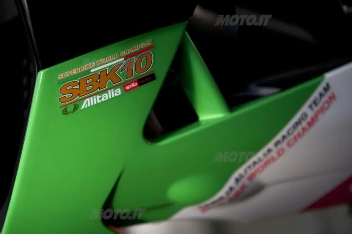 Aprilia RSV4 Factory APRC Special Edition  (25)