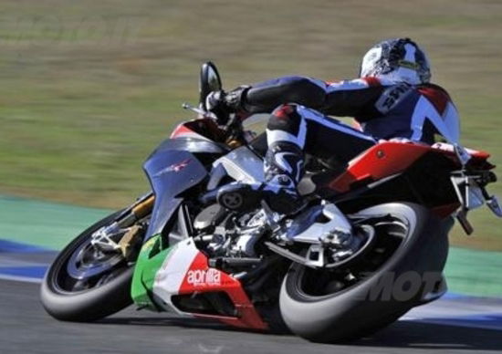 Francesco Rocca racconta le Pirelli dedicate all'Aprilia RSV4 Factory