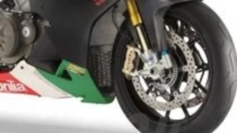 Francesco Rocca racconta le Pirelli dedicate all'Aprilia RSV4 Factory