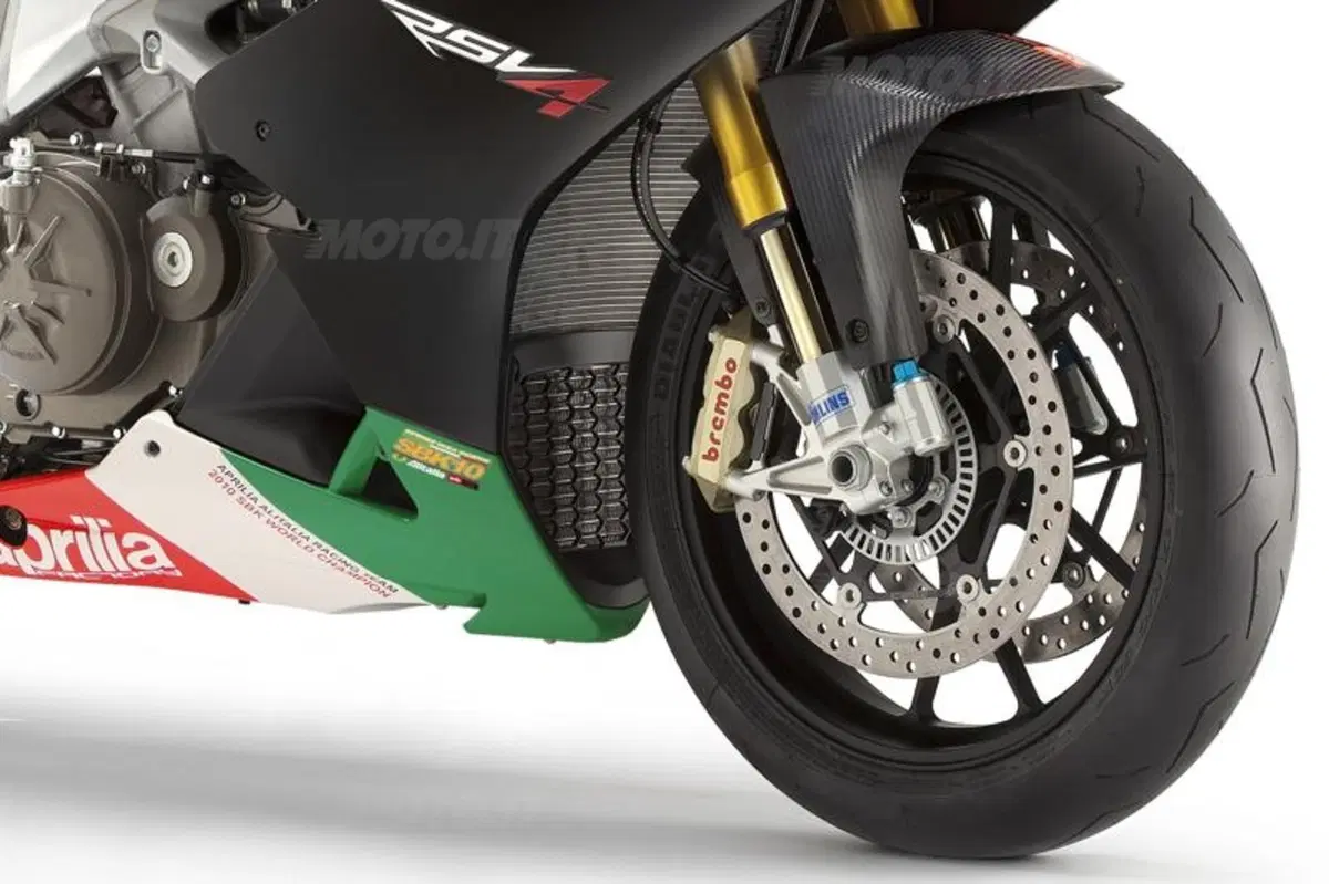 Francesco Rocca racconta le Pirelli dedicate all'Aprilia RSV4 Factory