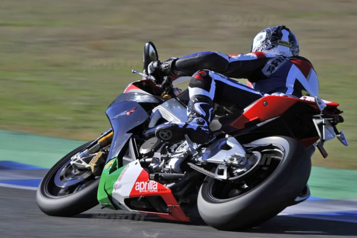 Francesco Rocca racconta le Pirelli dedicate all'Aprilia RSV4 Factory (2)
