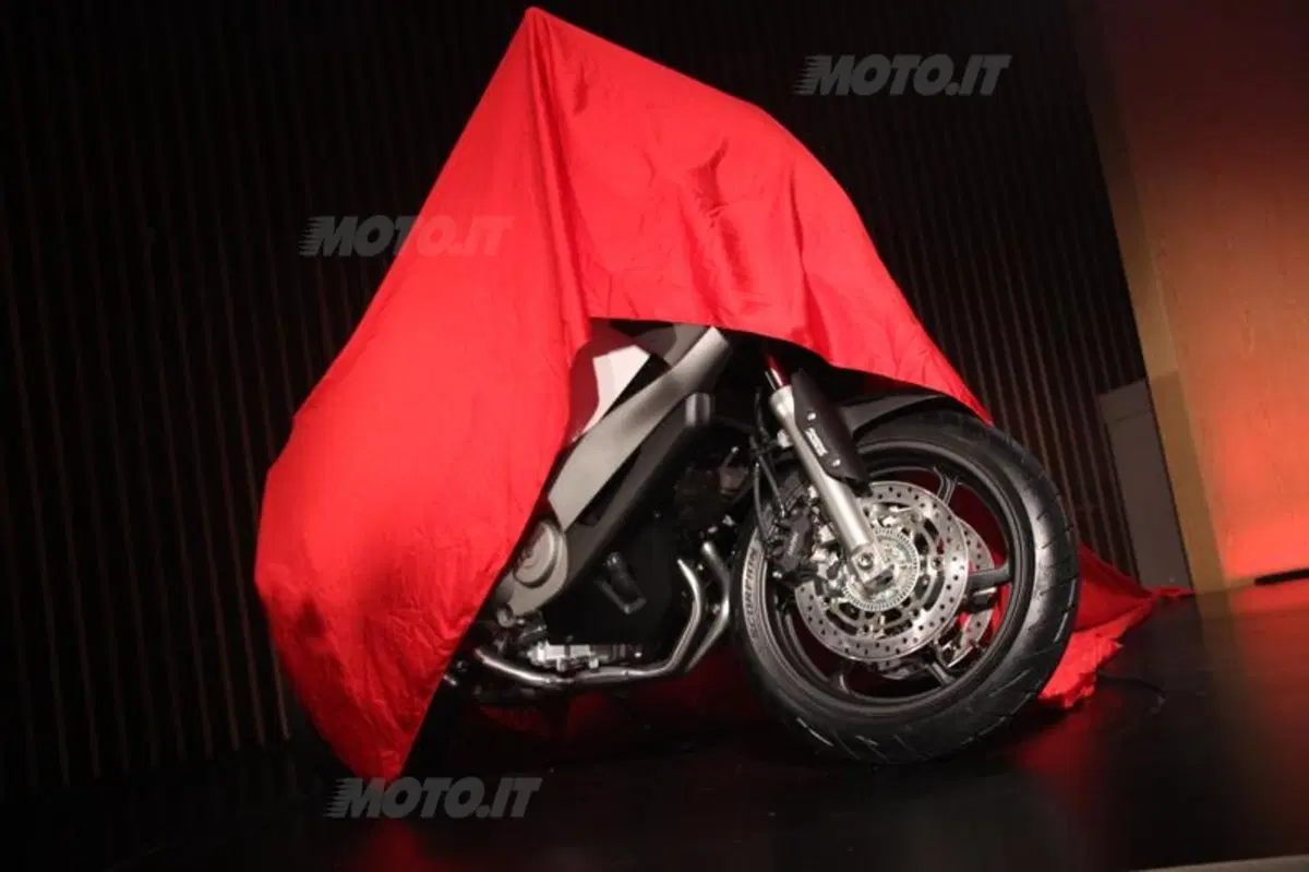 La novità Honda più attesa: EICMA svela la Crossrunner
