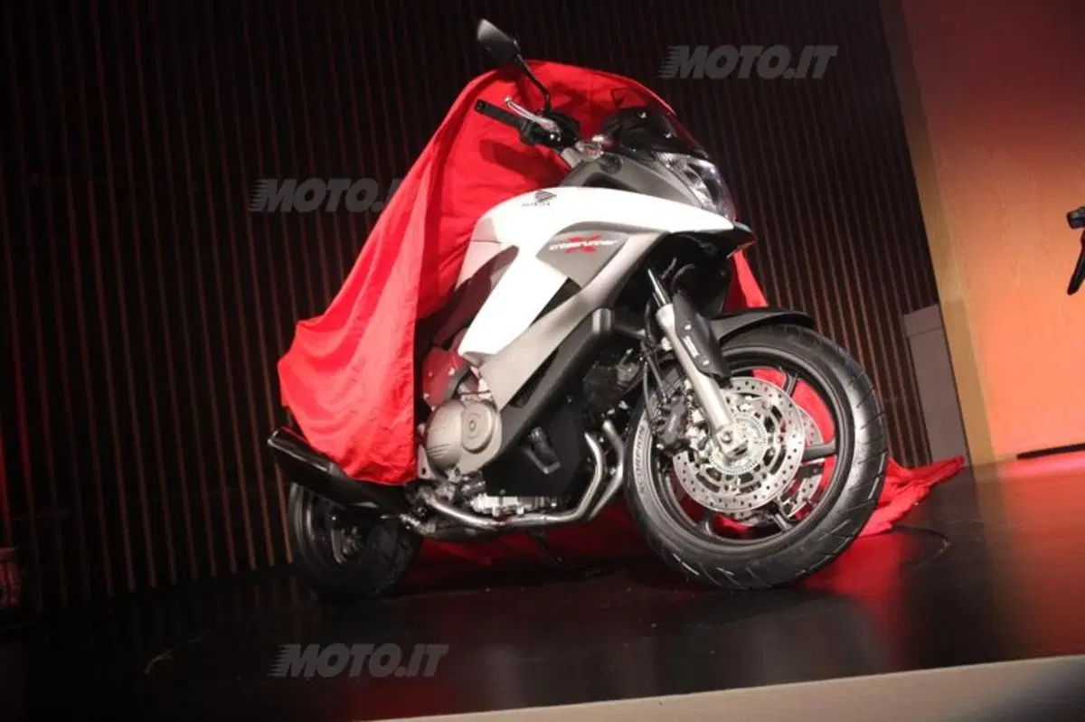 La novità Honda più attesa: EICMA svela la Crossrunner (2)