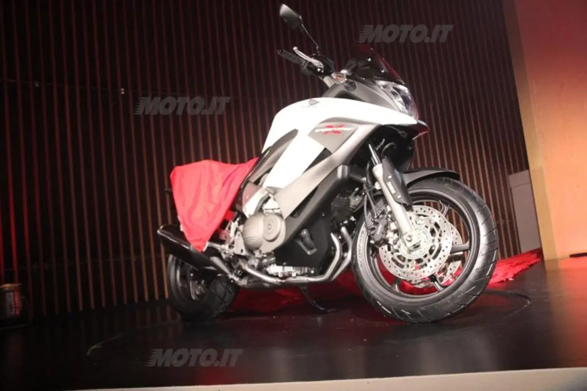 La novità Honda più attesa: EICMA svela la Crossrunner (3)