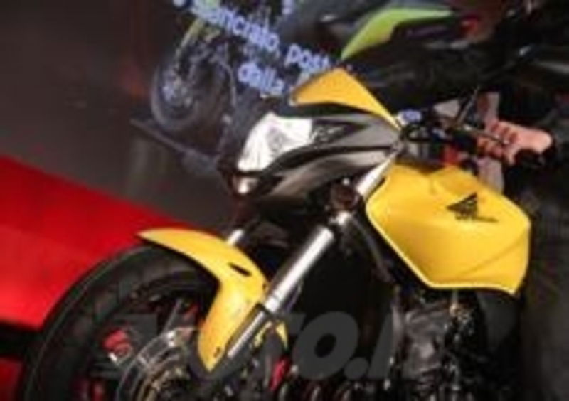 Honda Hornet e Hornet ABS 2011 al Salone di Milano