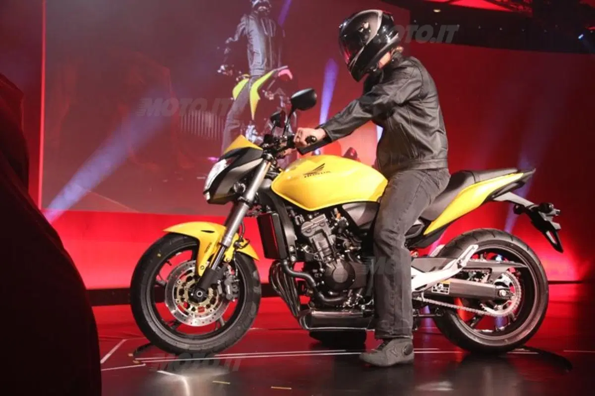Honda Hornet e Hornet ABS 2011 al Salone di Milano