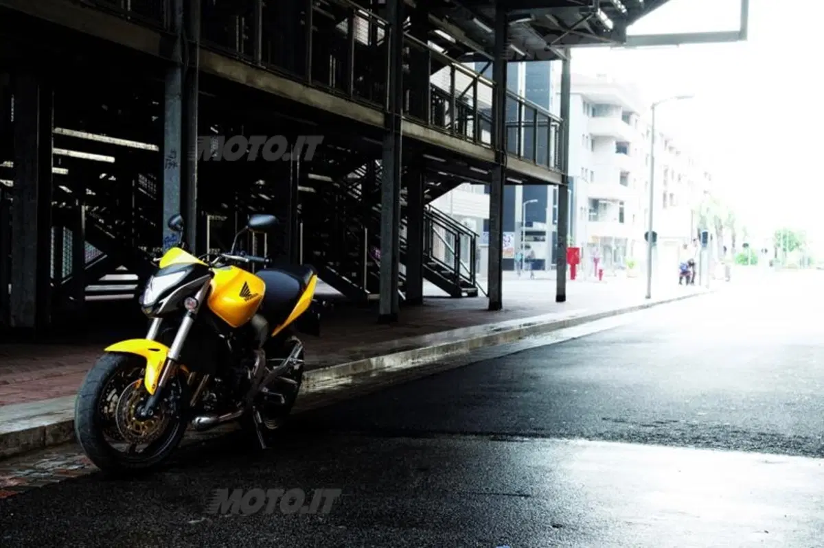 Honda Hornet e Hornet ABS 2011 al Salone di Milano (6)