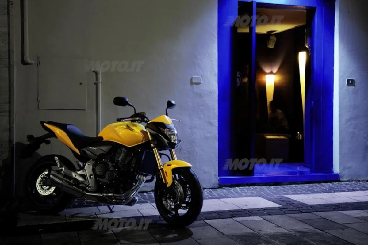 Honda Hornet e Hornet ABS 2011 al Salone di Milano (7)