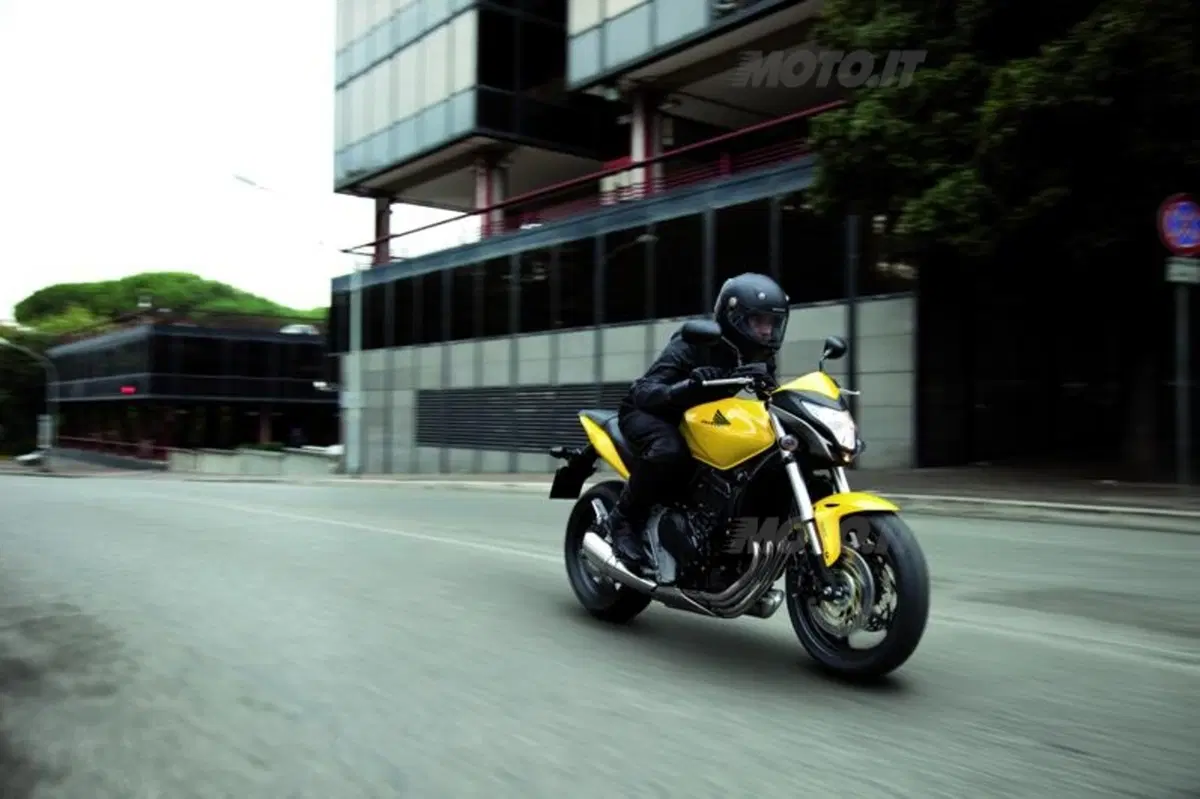 Honda Hornet e Hornet ABS 2011 al Salone di Milano (8)