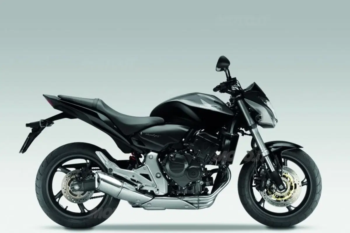 Honda Hornet e Hornet ABS 2011 al Salone di Milano (9)