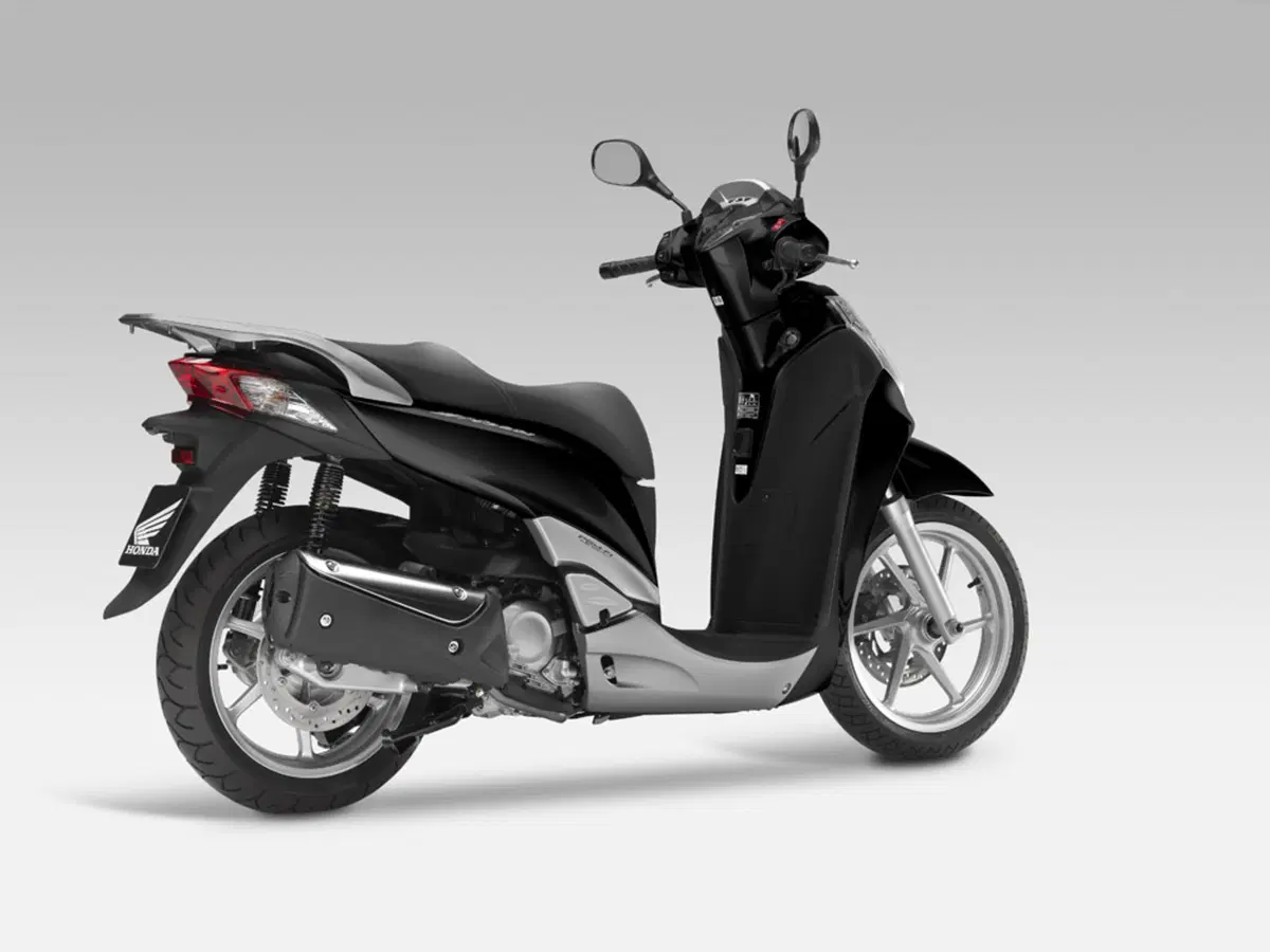 Al Salone di Milano EICMA Honda presenta l'SH300i 2011 (5)