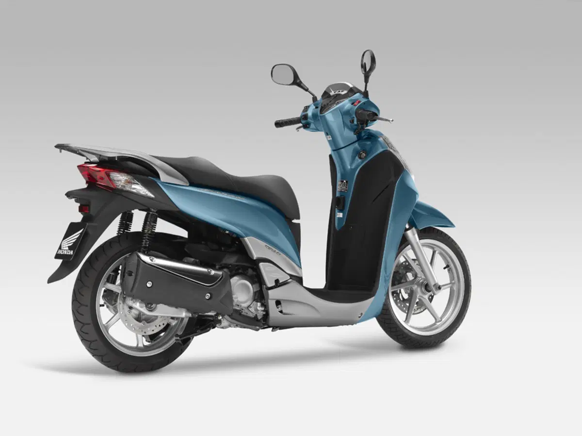 Al Salone di Milano EICMA Honda presenta l'SH300i 2011 (7)