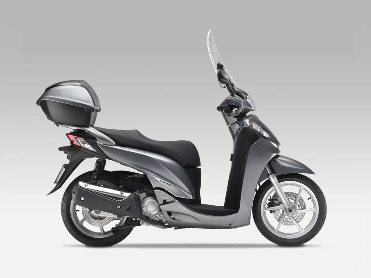 Al Salone di Milano EICMA Honda presenta l'SH300i 2011 (21)