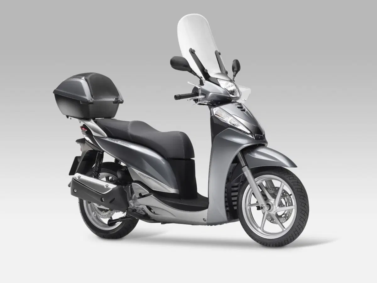 Al Salone di Milano EICMA Honda presenta l'SH300i 2011 (22)
