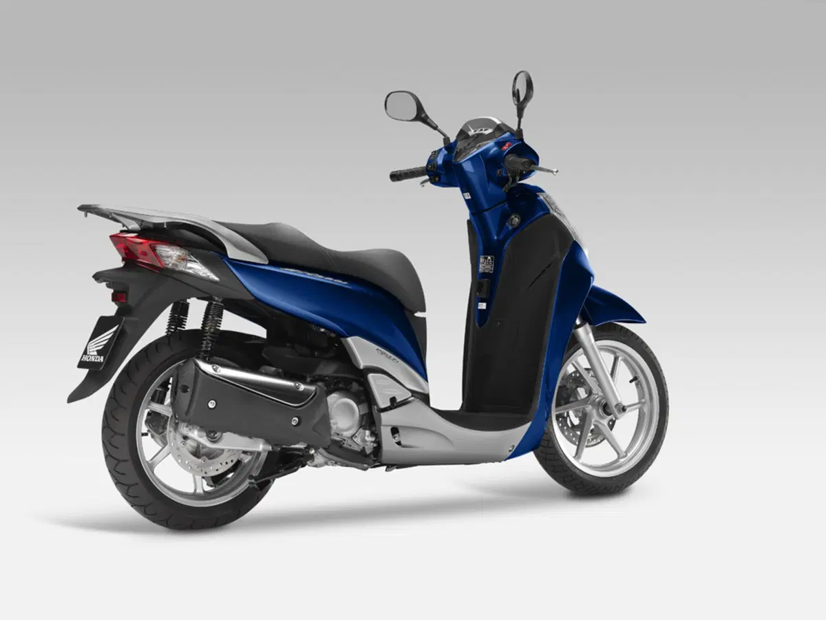 Al Salone di Milano EICMA Honda presenta l'SH300i 2011 (27)