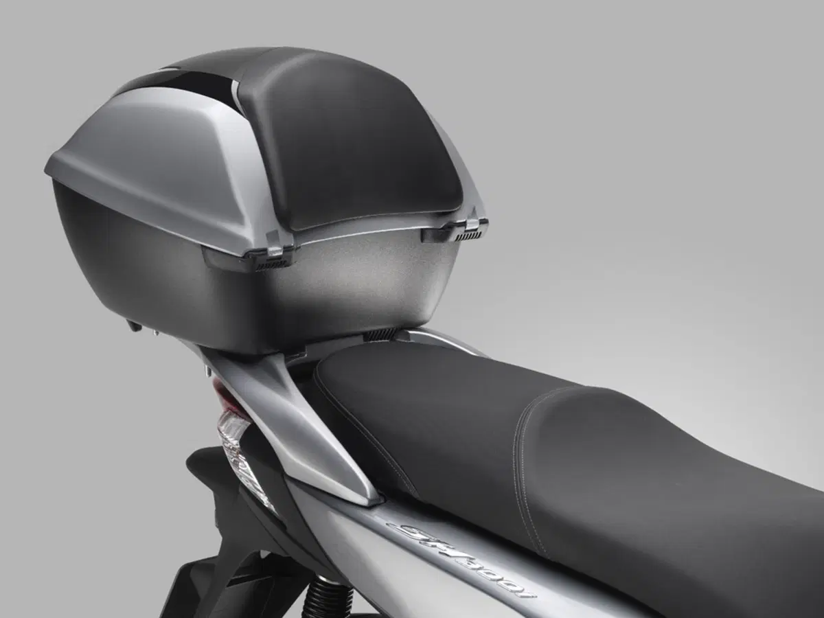 Al Salone di Milano EICMA Honda presenta l'SH300i 2011 (28)