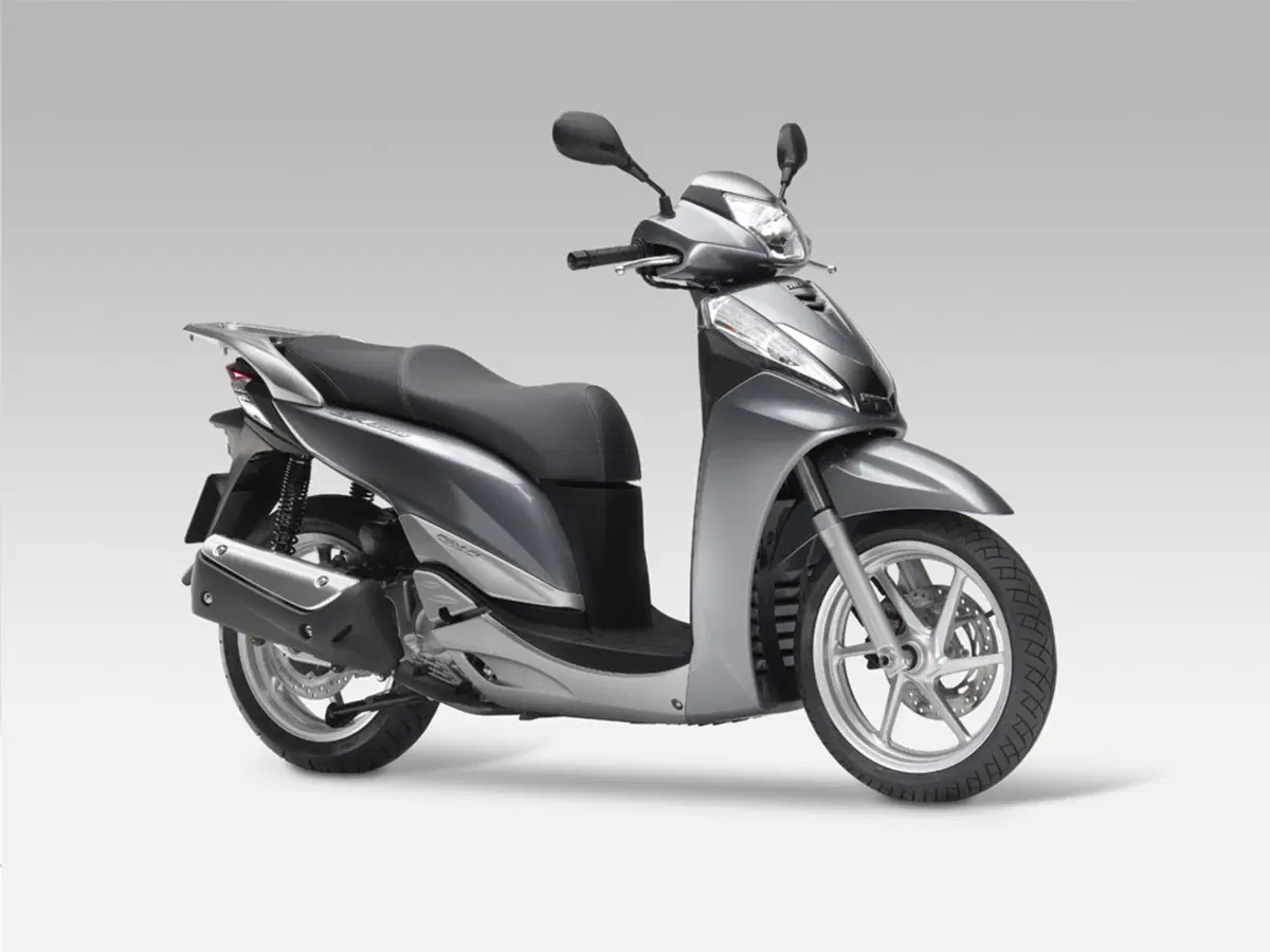 Al Salone di Milano EICMA Honda presenta l'SH300i 2011 (30)