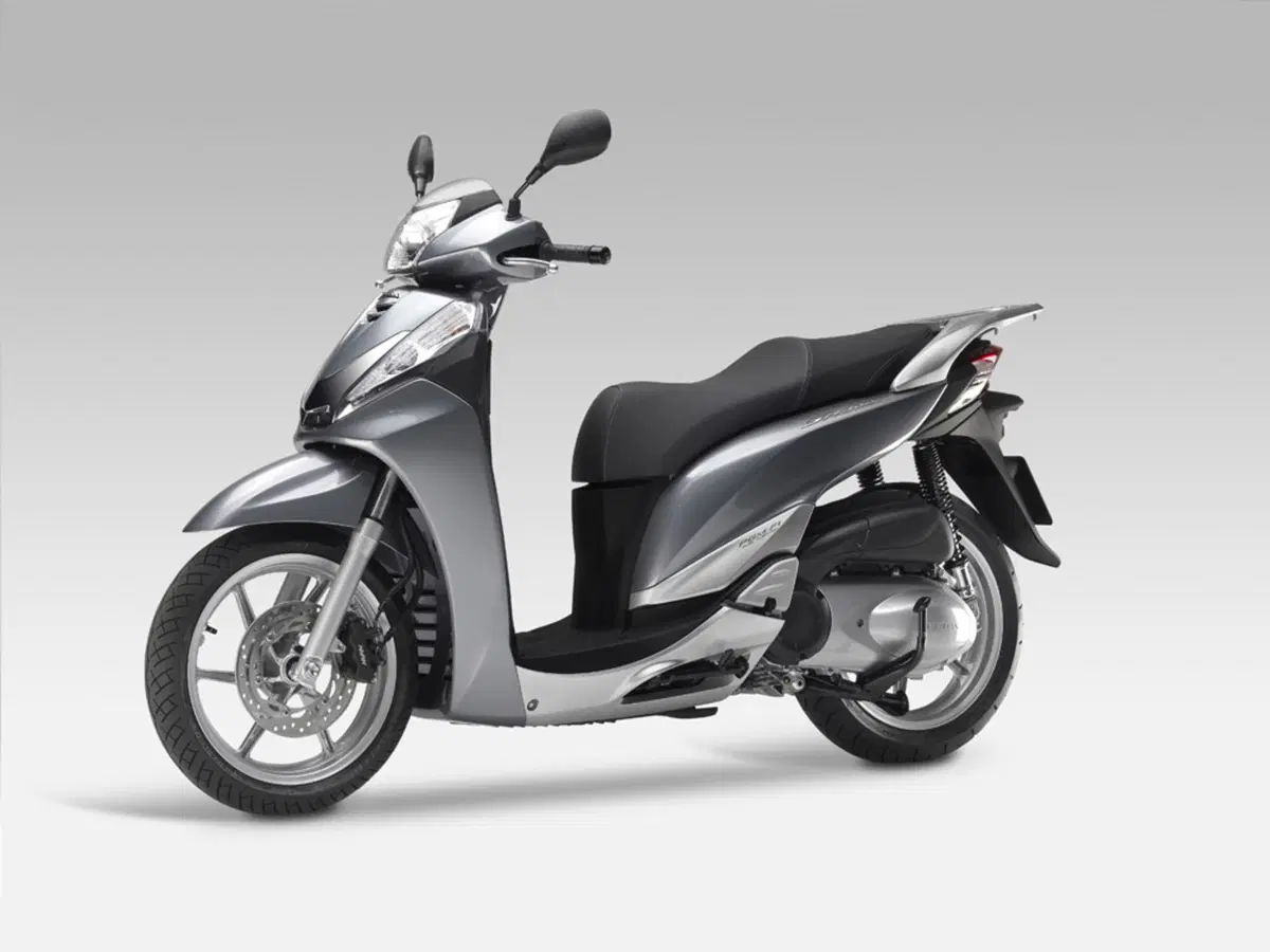 Al Salone di Milano EICMA Honda presenta l'SH300i 2011 (31)