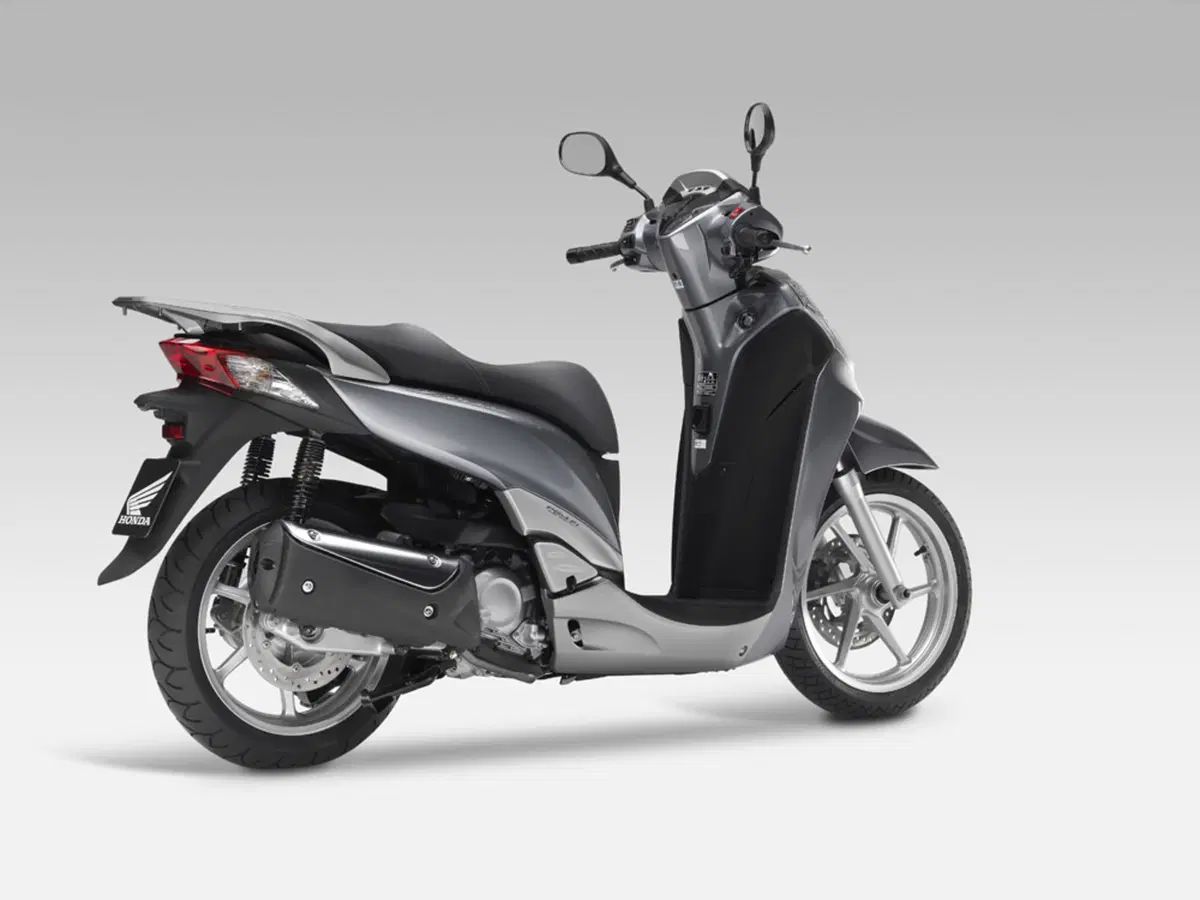 Al Salone di Milano EICMA Honda presenta l'SH300i 2011 (32)