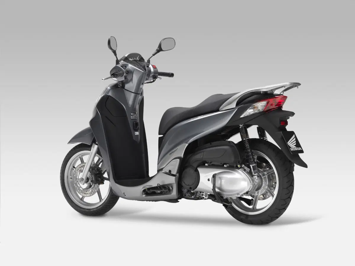 Al Salone di Milano EICMA Honda presenta l'SH300i 2011 (33)
