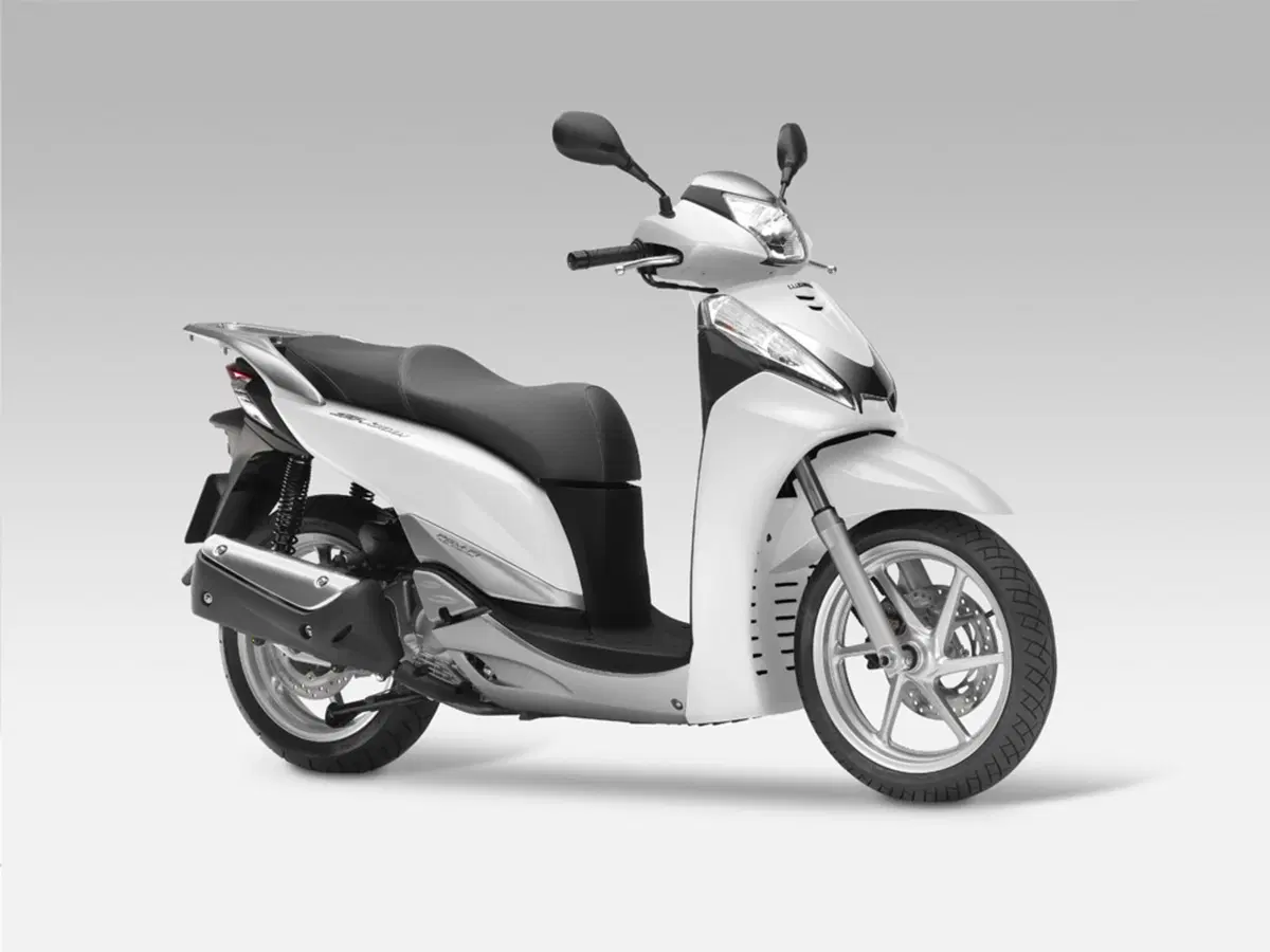 Al Salone di Milano EICMA Honda presenta l'SH300i 2011 (34)