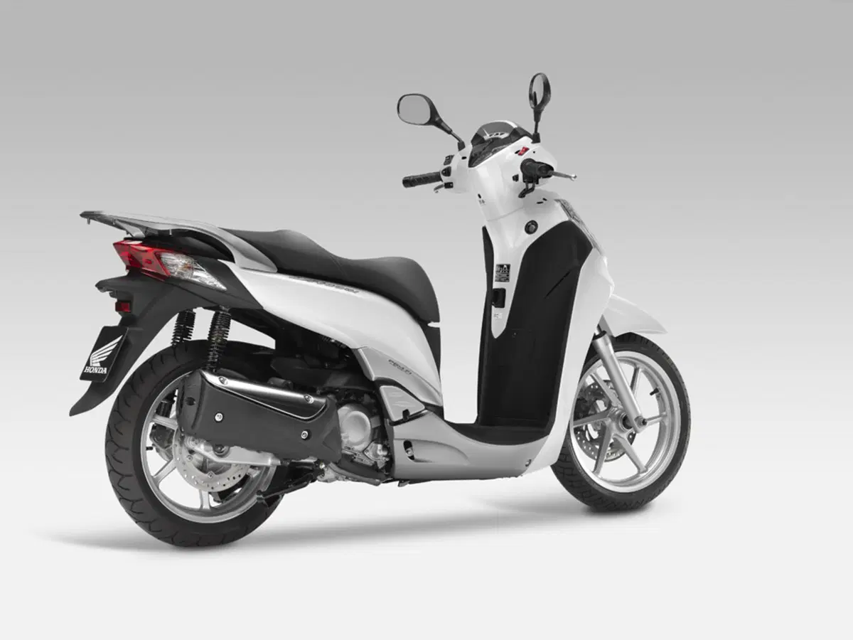 Al Salone di Milano EICMA Honda presenta l'SH300i 2011 (35)