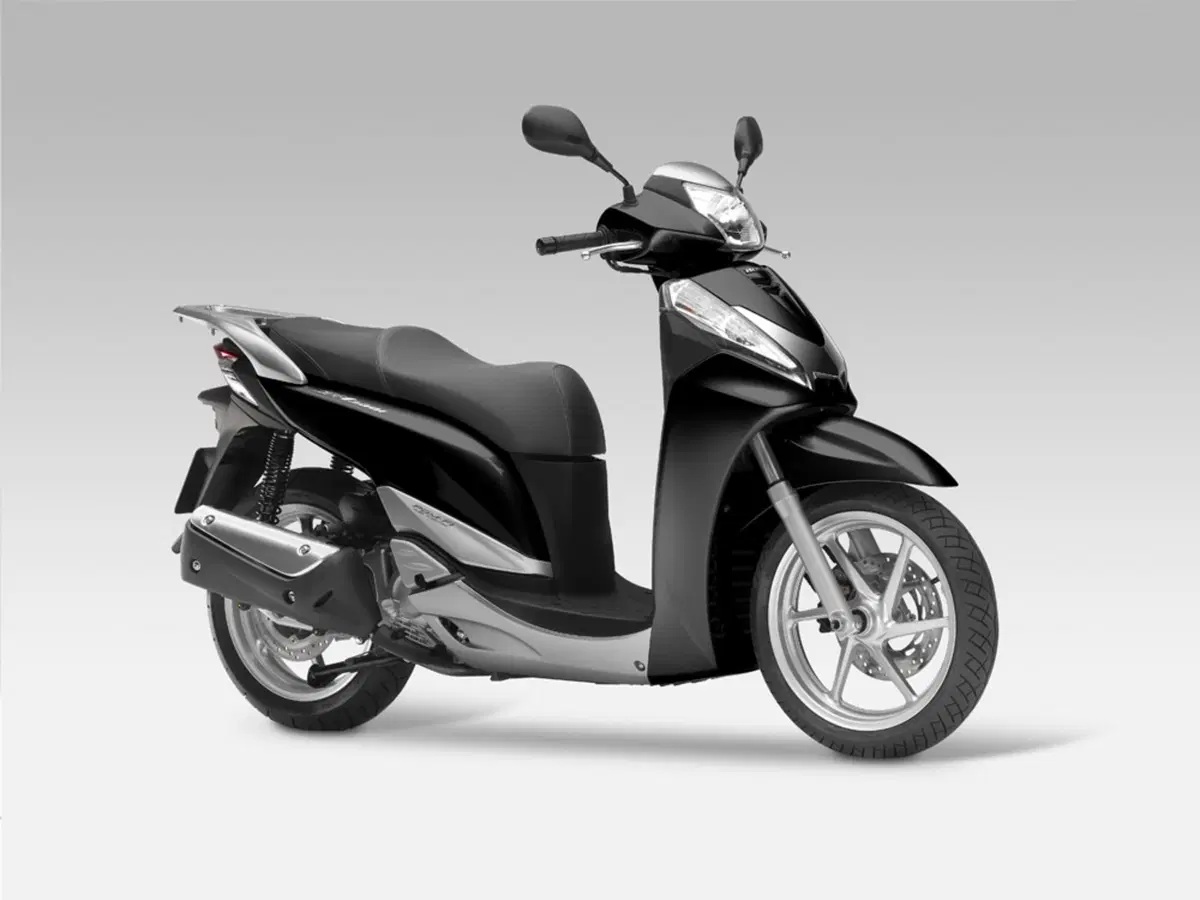 Al Salone di Milano EICMA Honda presenta l'SH300i 2011 (36)