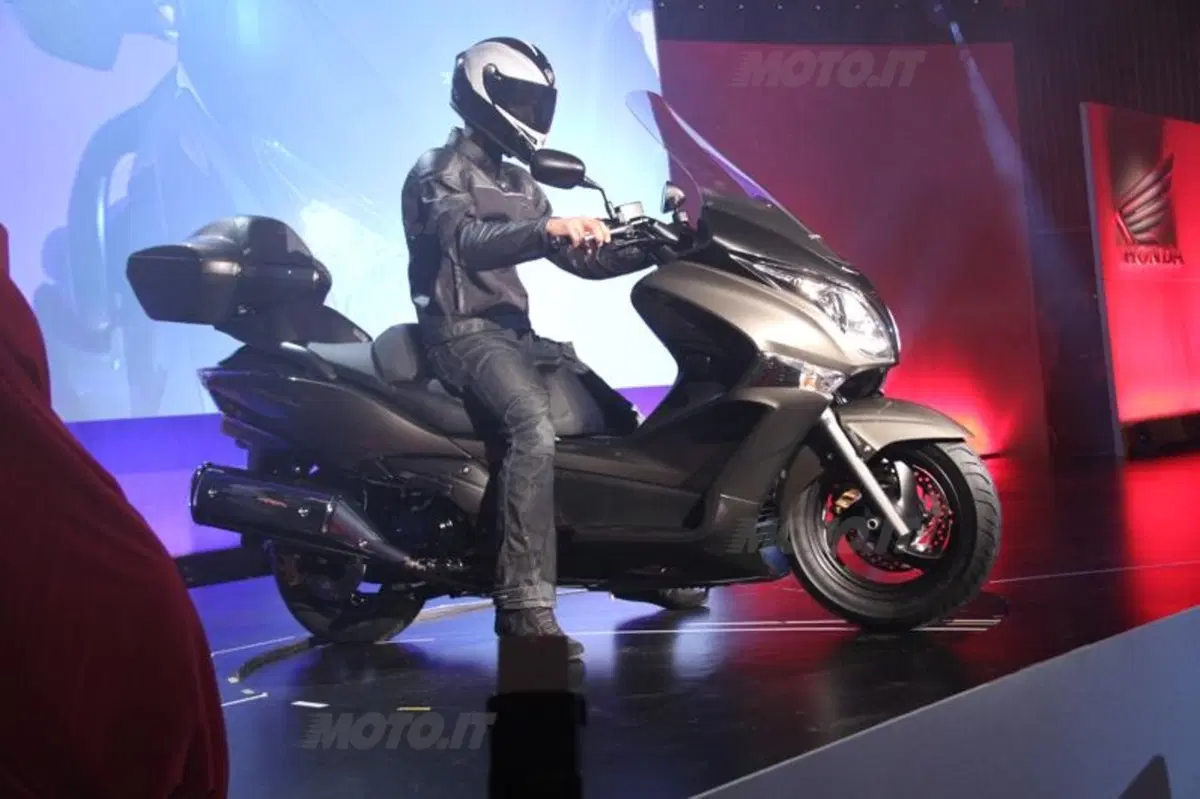 Honda presenta al Salone di Milano l'SW-T600 2011 (4)