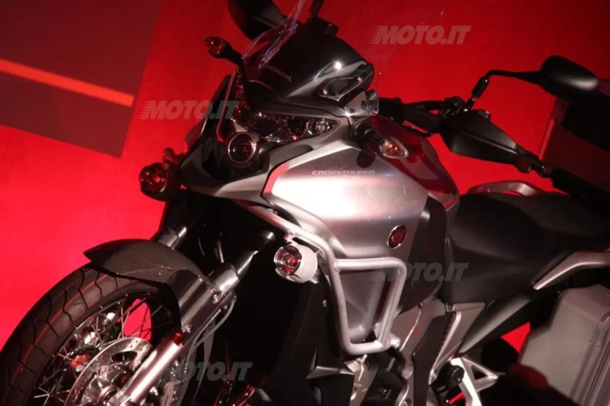 Honda svela al Salone di Milano EICMA la V4X Concept (2)