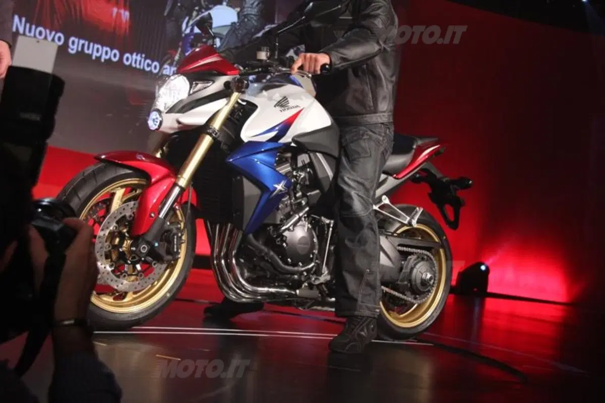 Presentata al Salone di Milano la Honda CB 1000R 2011 (2)