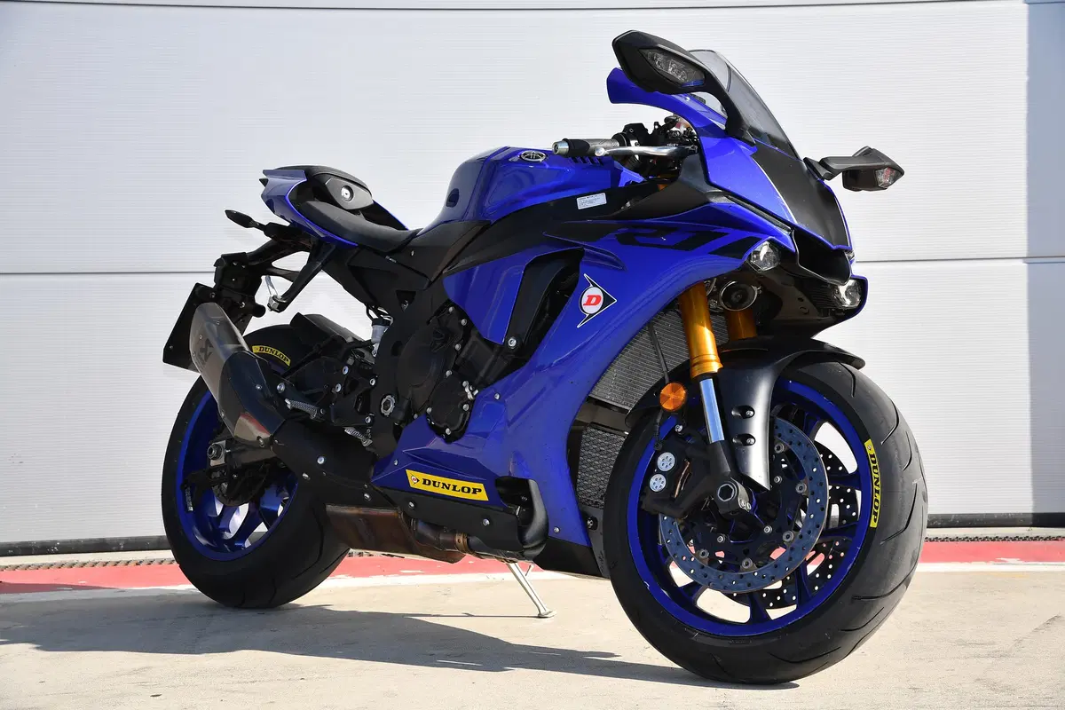 Yamaha YZF-R1 (3)